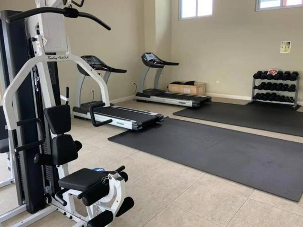 Lovely 2 Bedroom C̅ Netflix Across National Stadium Кингстън Екстериор снимка